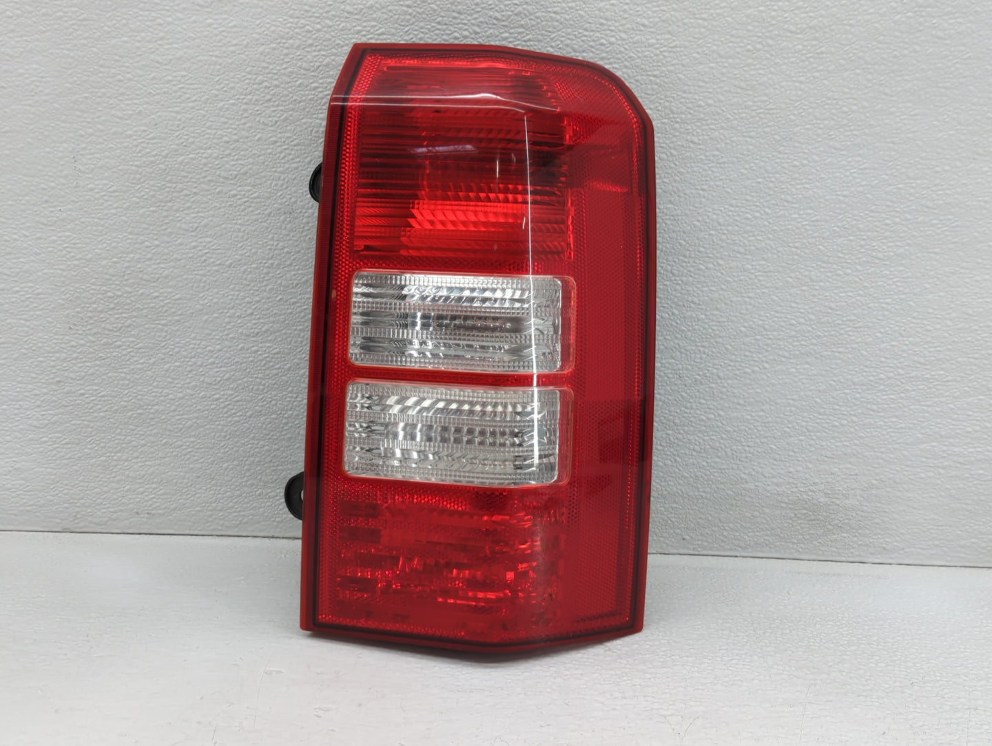 2008-2017 Jeep Patriot Tail Light Assembly Passenger Right OEM P/N:21276 Fits OEM Used Auto Parts - Oemusedautoparts1.com