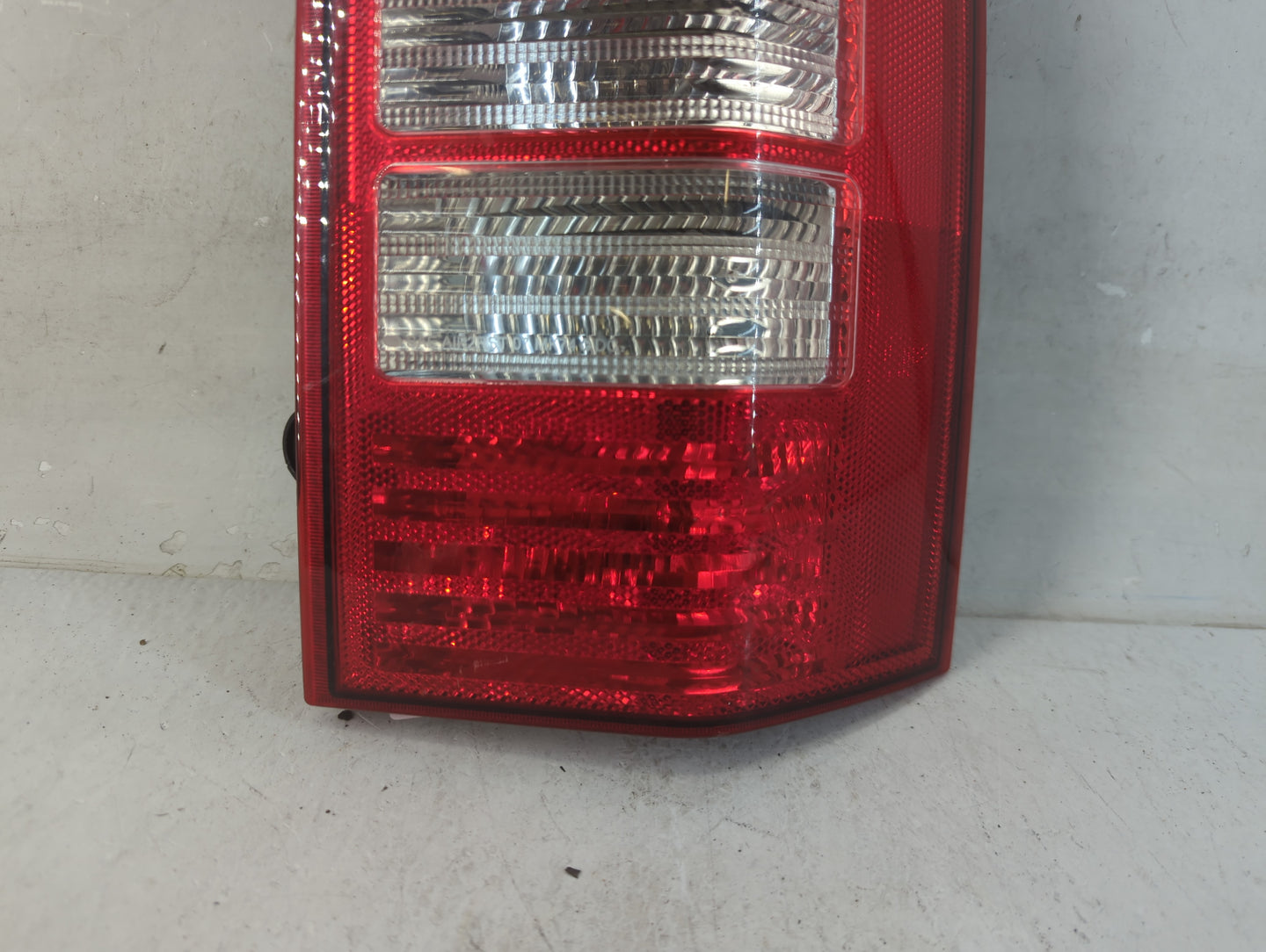 2008-2017 Jeep Patriot Tail Light Assembly Passenger Right OEM Fits Fits 2008 2009 2010 2011 2012 2013 2014 2015 2016 2017 O