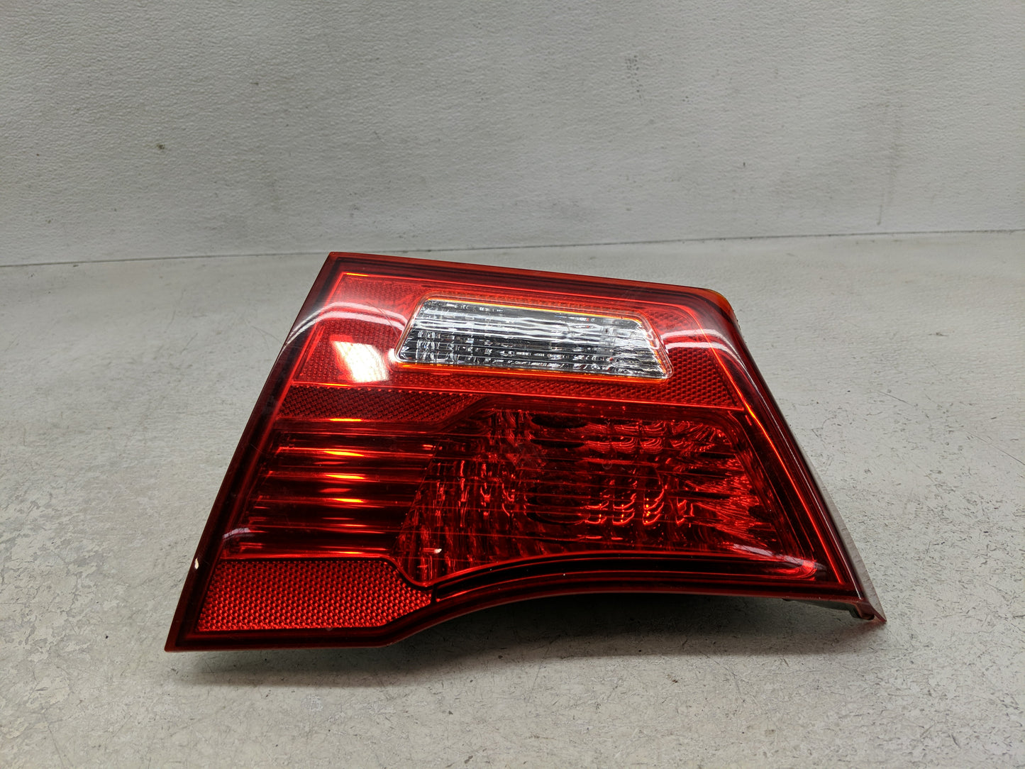 2009-2010 Kia Optima Tail Light Assembly Passenger Right OEM Fits Fits 2009 2010 OEM Used Auto Parts - Oemusedautoparts1.com