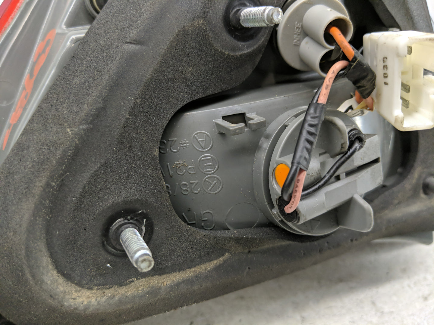 2009-2010 Kia Optima Tail Light Assembly Passenger Right OEM Fits Fits 2009 2010 OEM Used Auto Parts - Oemusedautoparts1.com