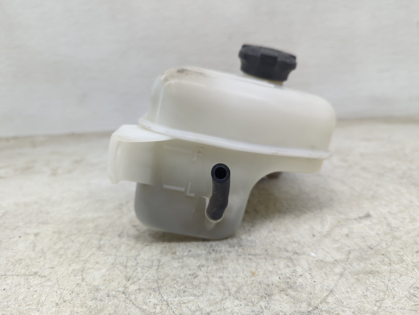 2006-2010 Kia Optima Radiator Coolant Overflow Expansion Tank Bottle 1449638 - Oemusedautoparts1.com