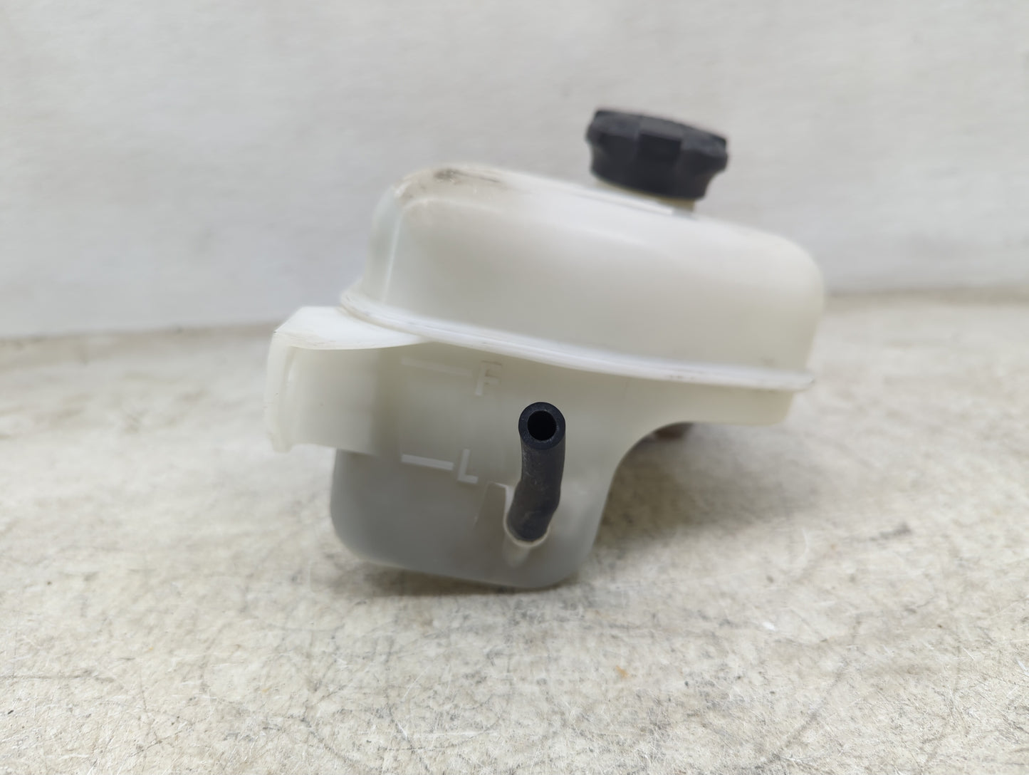 2006-2010 Kia Optima Radiator Coolant Overflow Expansion Tank Bottle 1449638 - Oemusedautoparts1.com