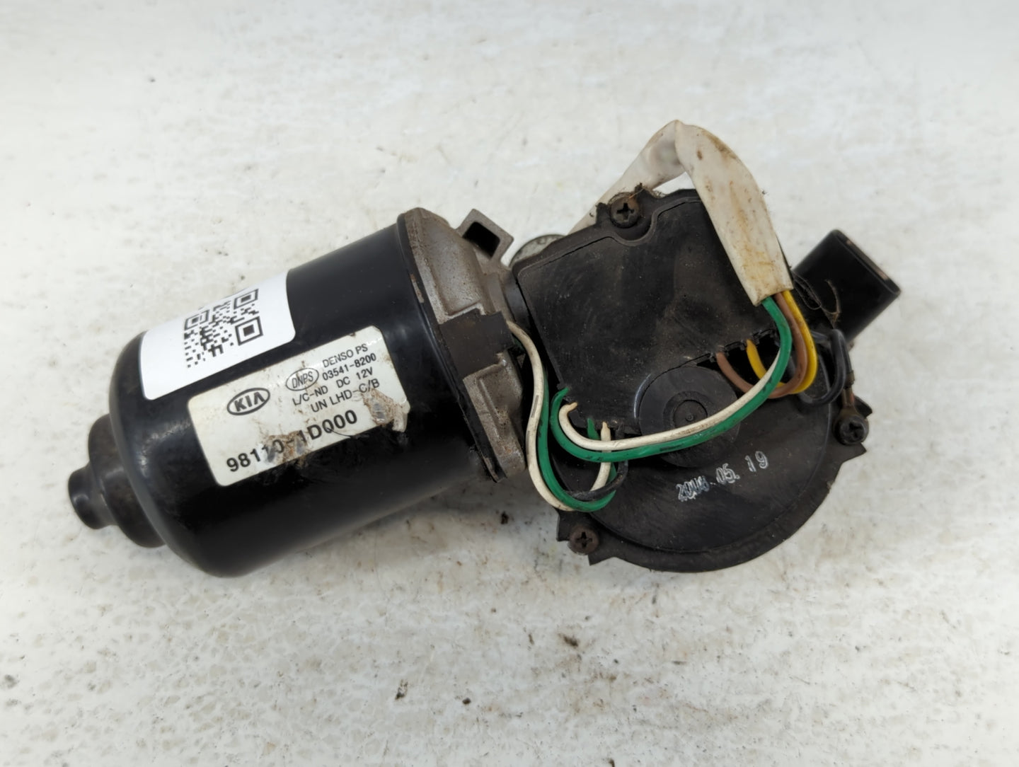 2007-2012 Kia Rondo Front Windshield Wiper Motor P/N:98110-1D000 Fits Fits 2007 2008 2009 2010 2011 2012 OEM Used Auto Parts