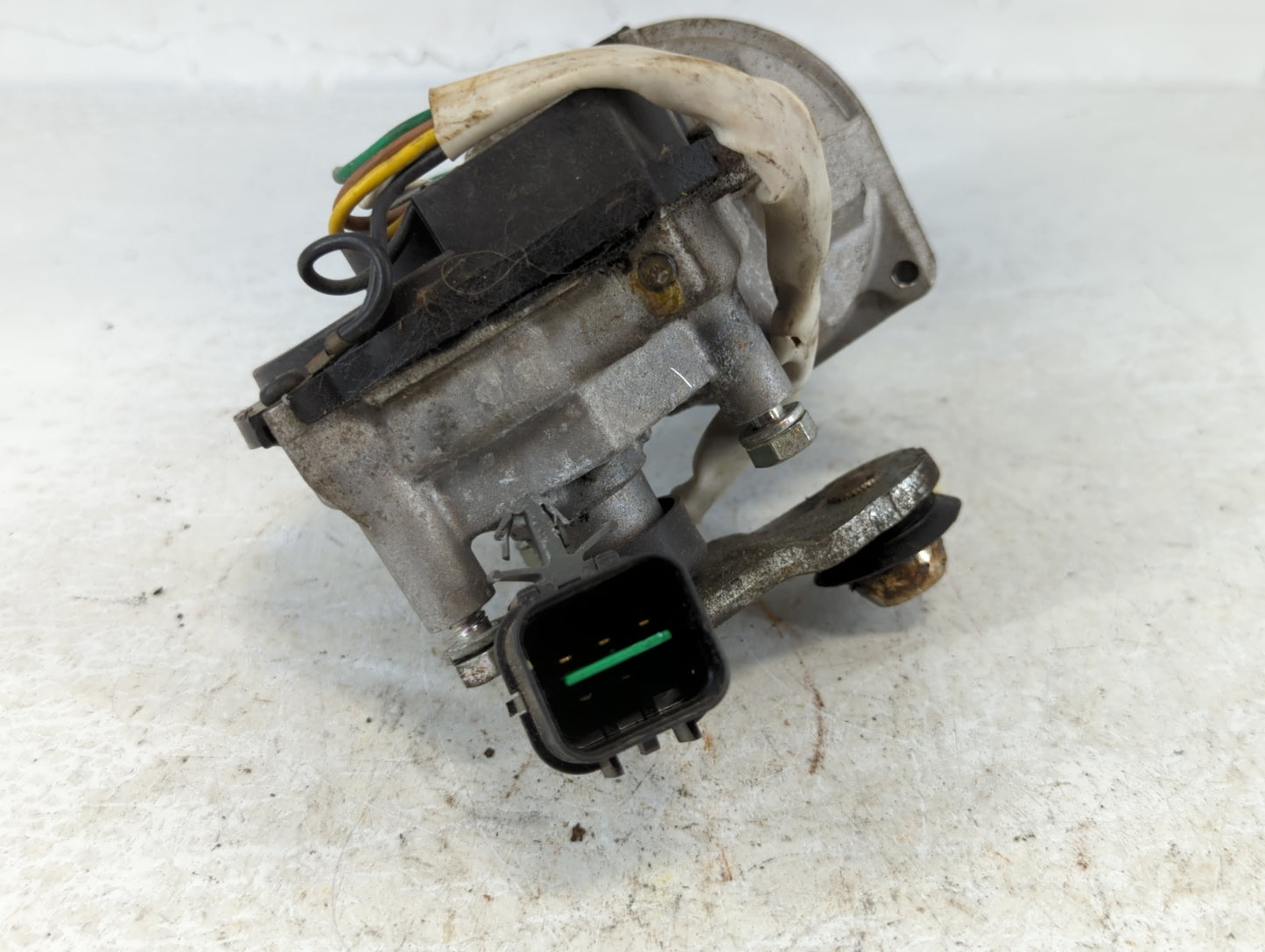 2007-2012 Kia Rondo Front Windshield Wiper Motor P/N:98110-1D000 Fits Fits 2007 2008 2009 2010 2011 2012 OEM Used Auto Parts