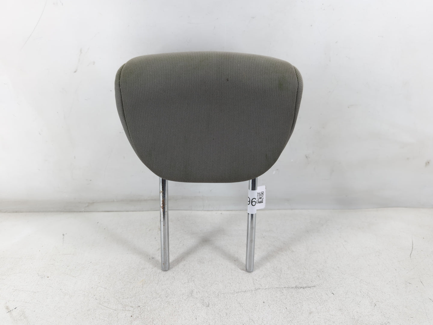 2009 Kia Rondo Headrest Head Rest Rear Center Seat Fits OEM Used Auto Parts - Oemusedautoparts1.com