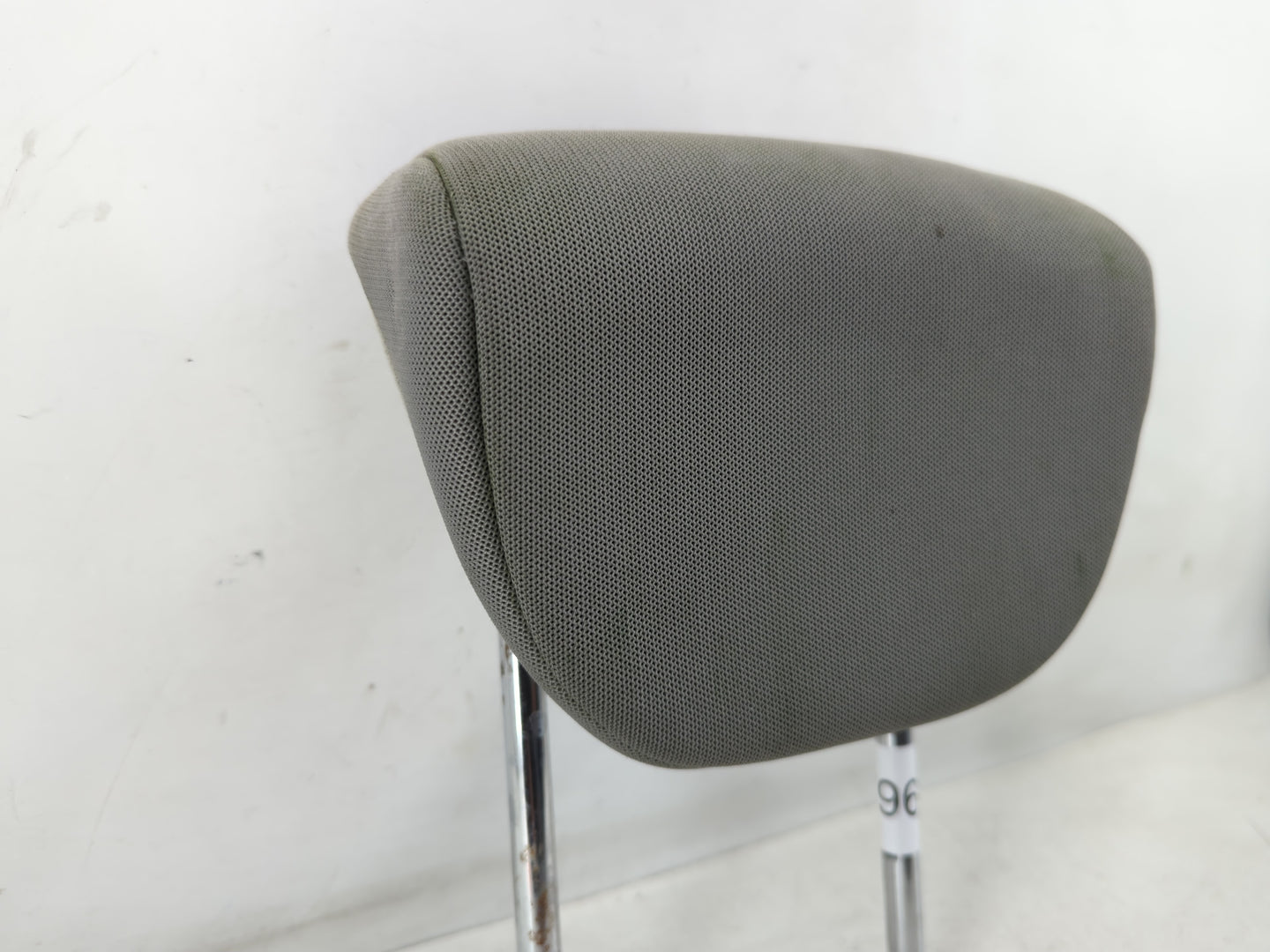 2009 Kia Rondo Headrest Head Rest Rear Center Seat Fits OEM Used Auto Parts - Oemusedautoparts1.com