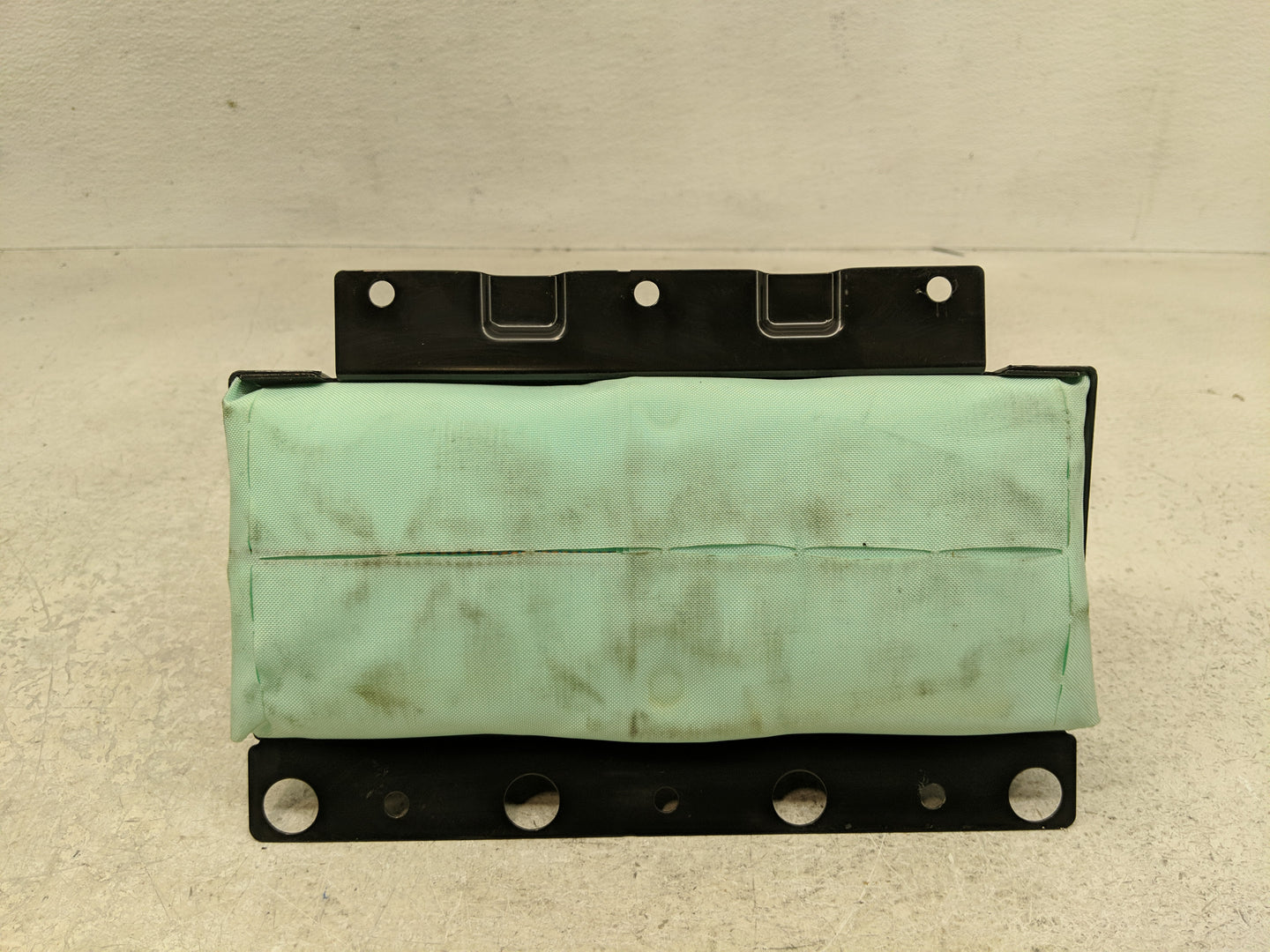 2008-2009 Kia Spectra Air Bag Passenger Right Dashboard OEM P/N:845302F510 Fits Fits 2008 2009 OEM Used Auto Parts - Oemused