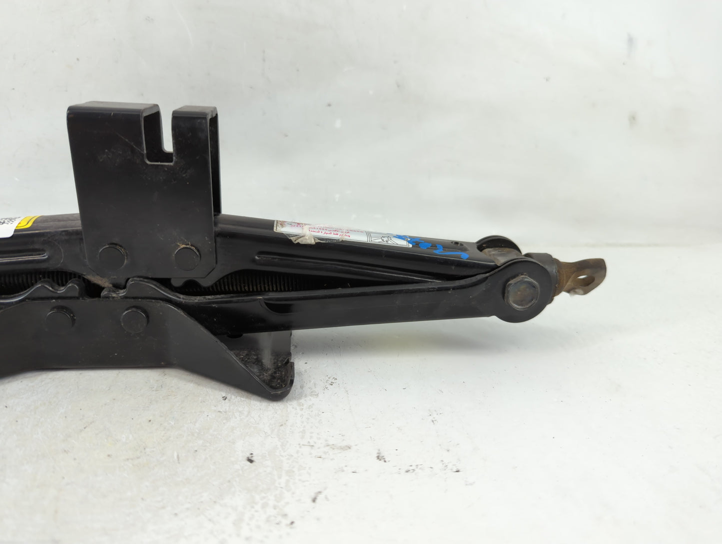 2009 Kia Sportage Spare Scissor Car Jack - Oemusedautoparts1.com