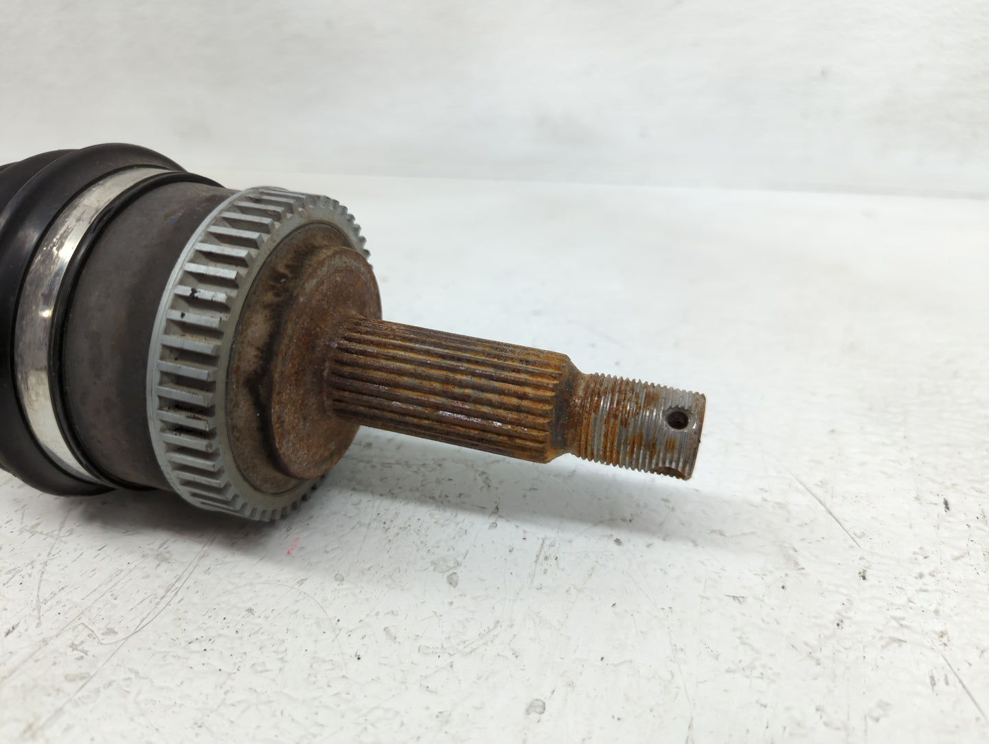 2005-2010 Kia Sportage Axle Shaft Front Driver Cv C/v - Oemusedautoparts1.com