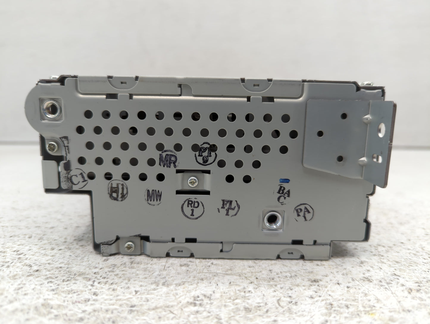 2008-2012 Land Rover Lr2 Radio AM FM Cd Player Receiver Replacement P/N:7G9N-18C815-TA Fits Fits 2008 2009 2010 2011 2012 20