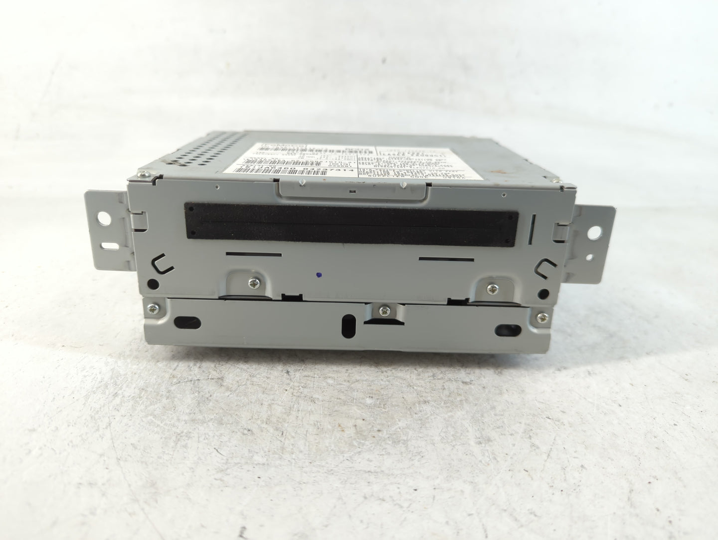2008-2011 Land Rover Lr2 Radio AM FM Cd Player Receiver Replacement P/N:7G9N-18C815-TA Fits Fits 2008 2009 2010 2011 OEM Use