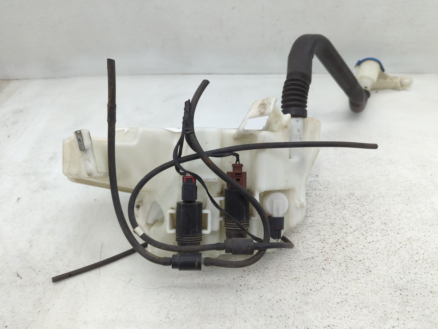2009 Range Rover Evoque Windshield Washer Fluid Reservoir Bottle Oem - Oemusedautoparts1.com