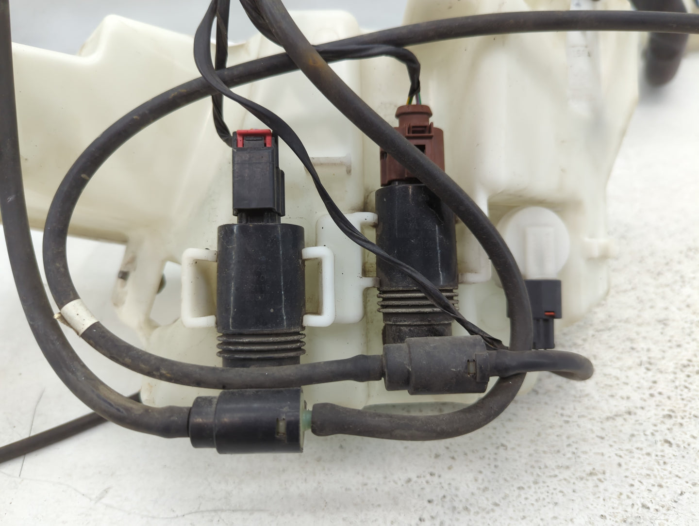 2009 Range Rover Evoque Windshield Washer Fluid Reservoir Bottle Oem - Oemusedautoparts1.com