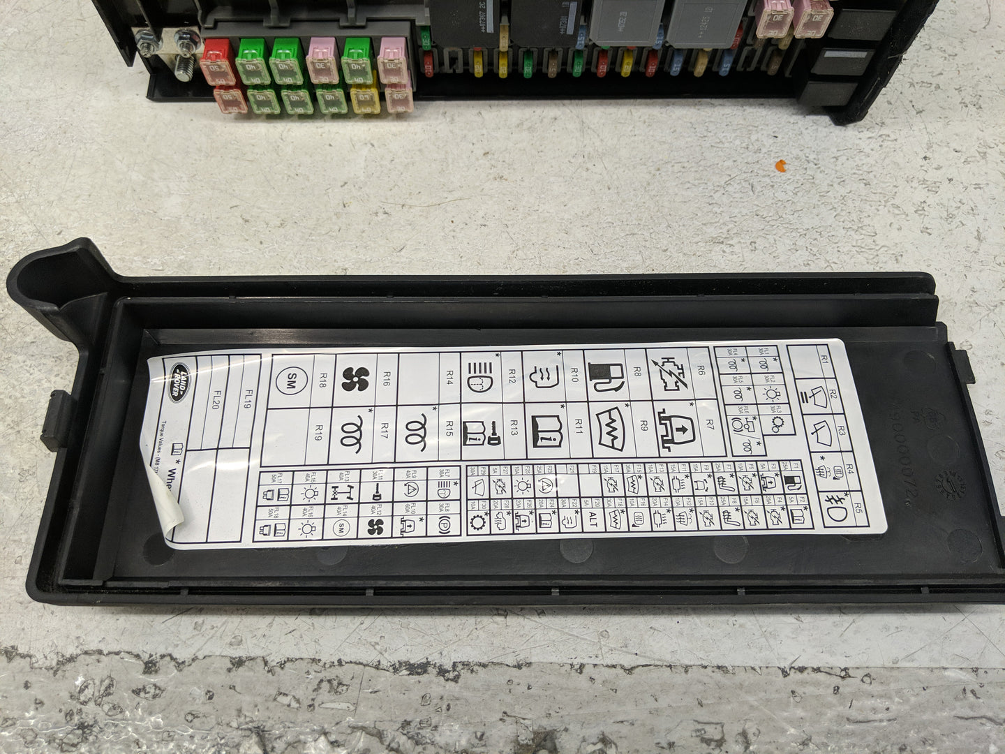2007-2009 Land Rover Range Rover Sport Fusebox Fuse Box Panel Relay Module P/N:YPP500080 Fits Fits 2007 2008 2009 OEM Used A