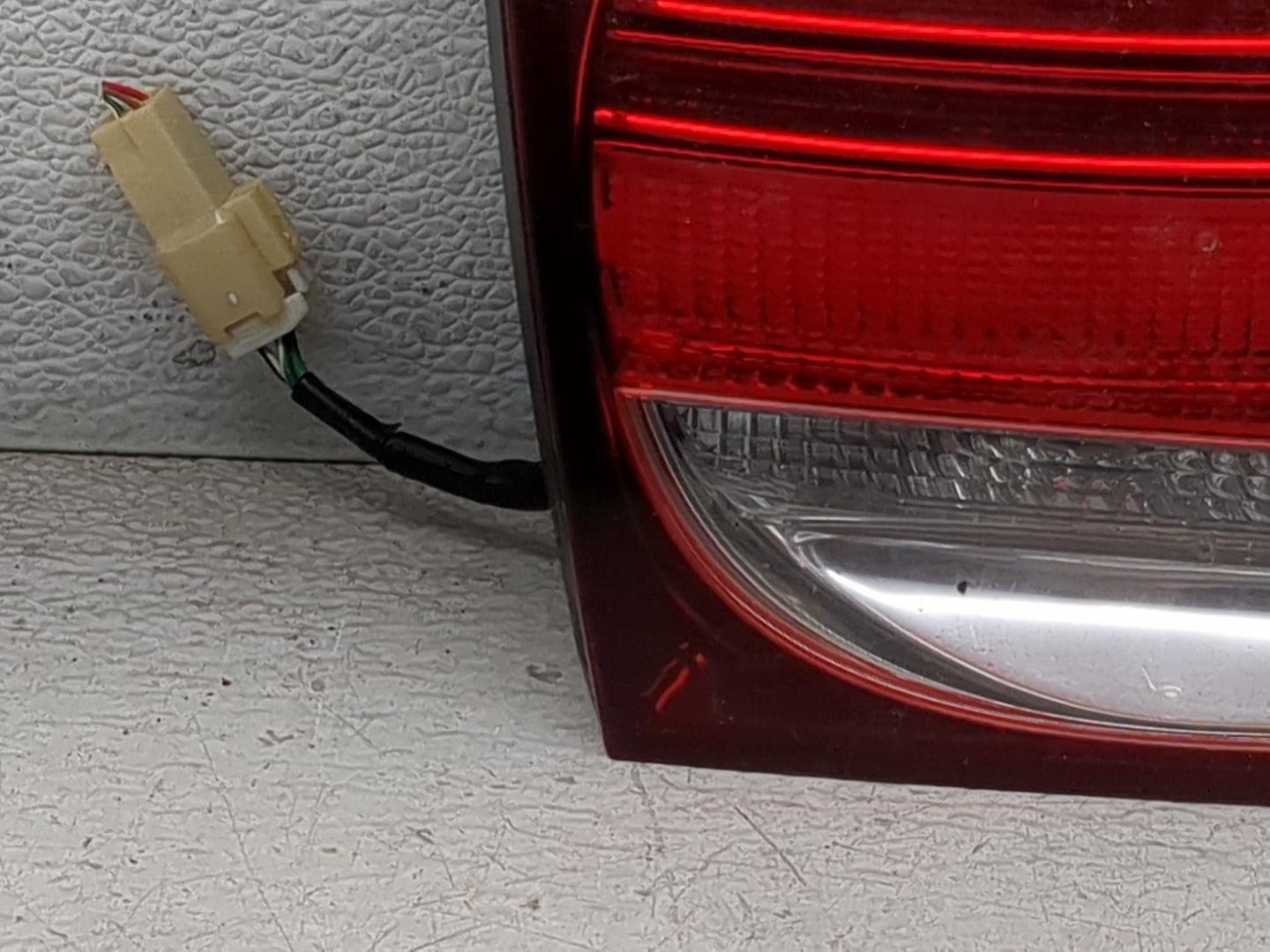 2007-2011 Lexus Gs350 Driver Left Side Deck Lid Mounted Tail Light - Oemusedautoparts1.com