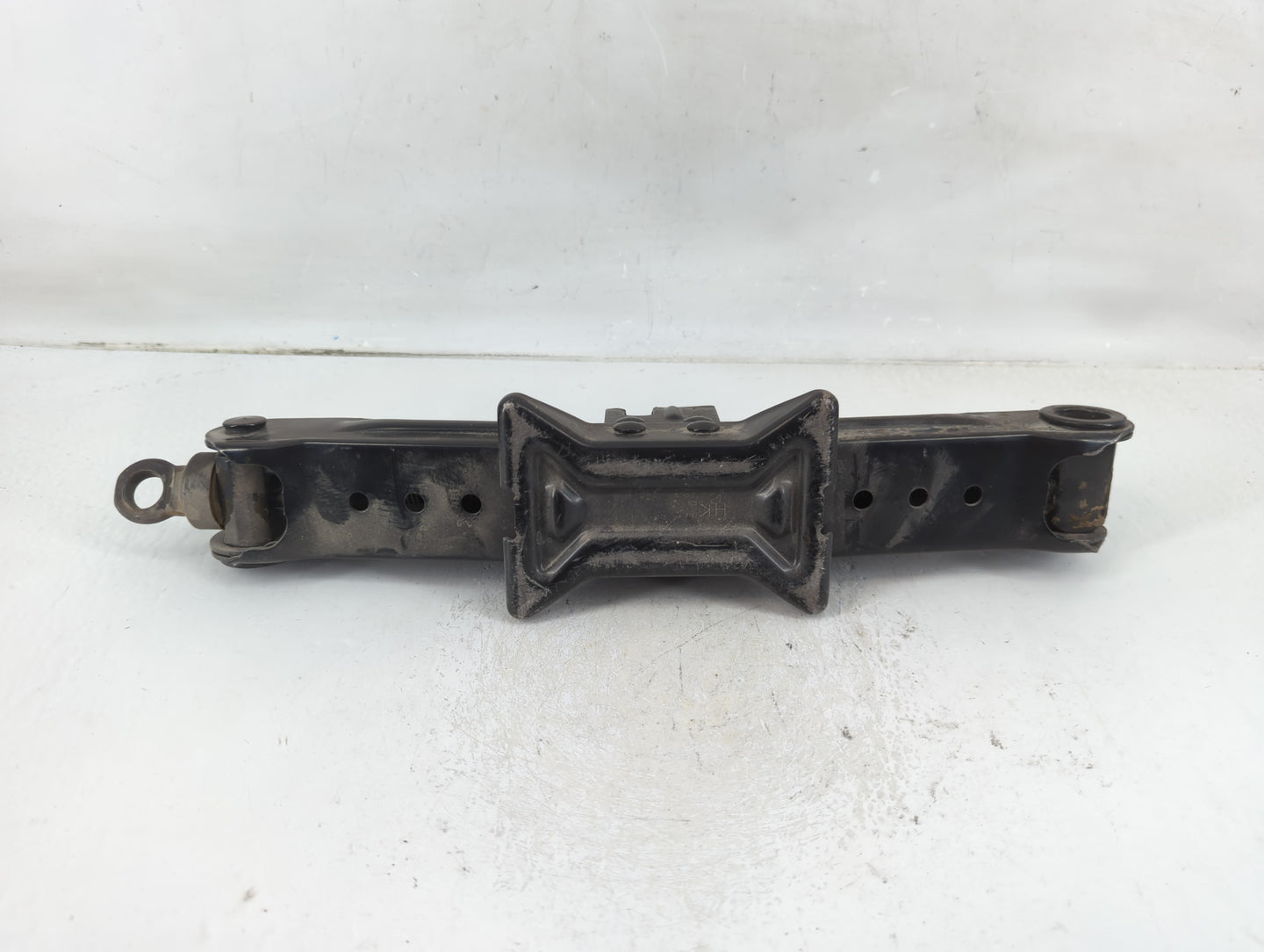 2009 Lexus Ls460 Spare Scissor Car Jack - Oemusedautoparts1.com