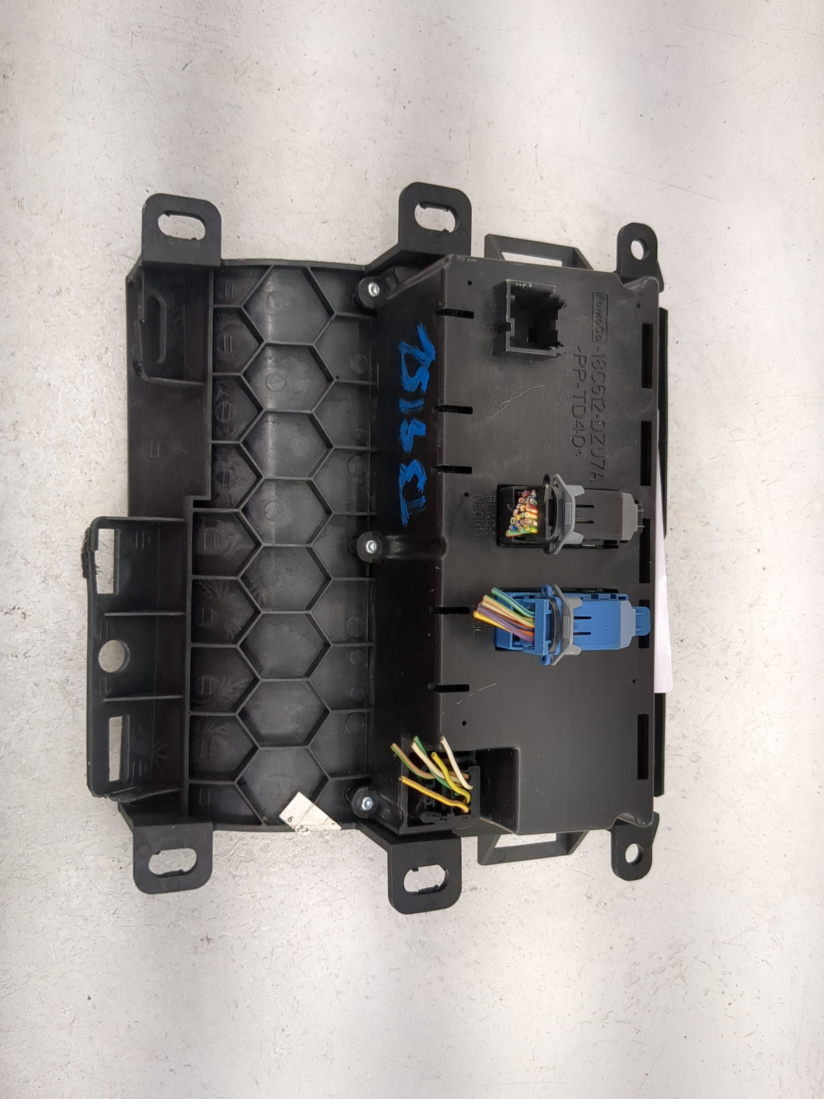 2009 Lincoln Mks Climate Control Module Temperature AC/Heater Replacement P/N:18C612-DZU7A Fits OEM Used Auto Parts - Oemuse