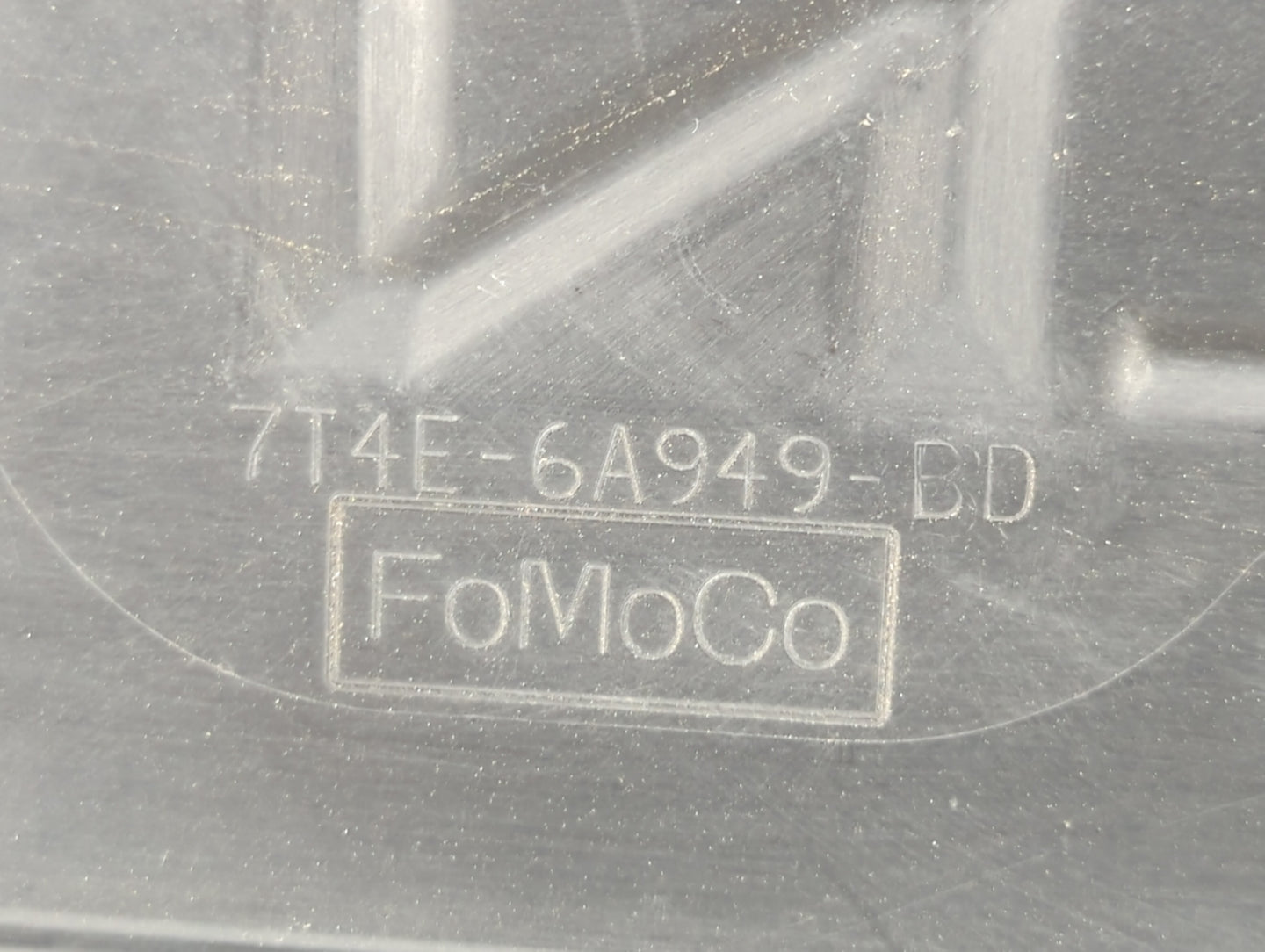 2009 Lincoln Mks Engine Cover - Oemusedautoparts1.com