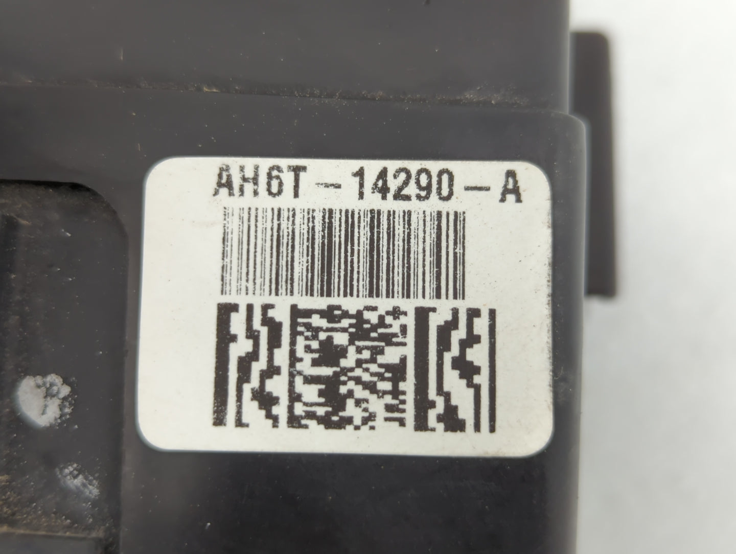 2007-2010 Lincoln Mkz Fusebox Fuse Box Panel Relay Module P/N:AH6T-14290-A 7H6T-14290-A Fits Fits 2007 2008 2009 2010 OEM Us