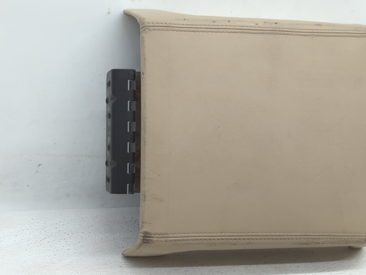 2009 Lincoln Navigator Center Console Armrest Cover Lid - Oemusedautoparts1.com