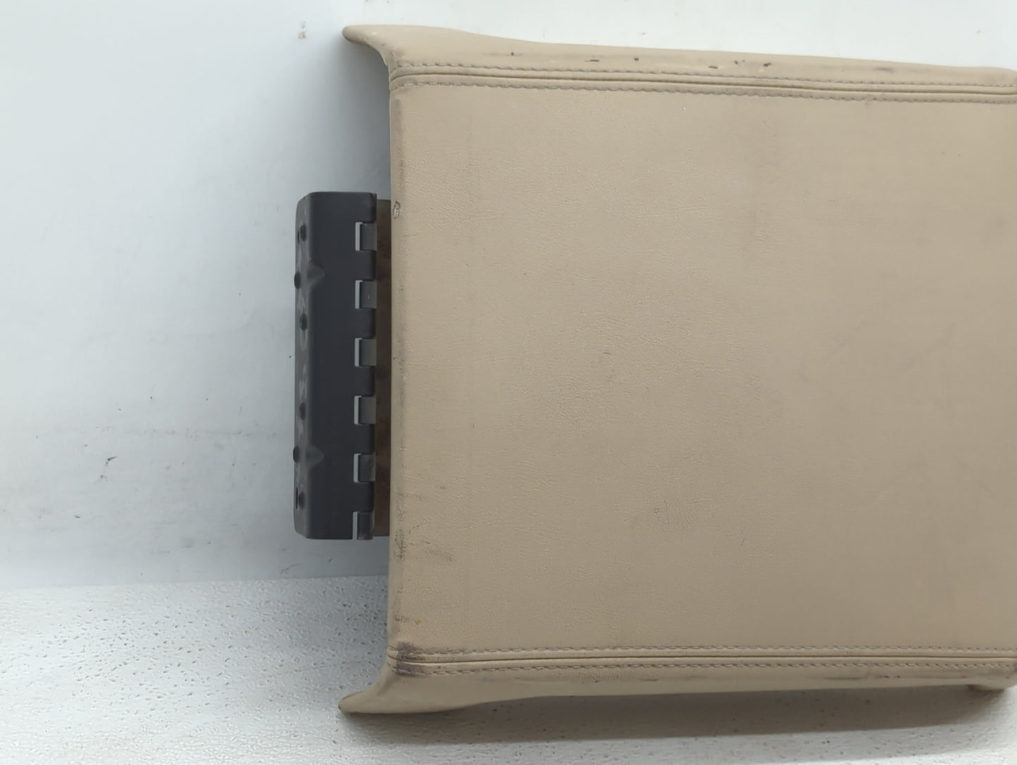 2009 Lincoln Navigator Center Console Armrest Cover Lid - Oemusedautoparts1.com