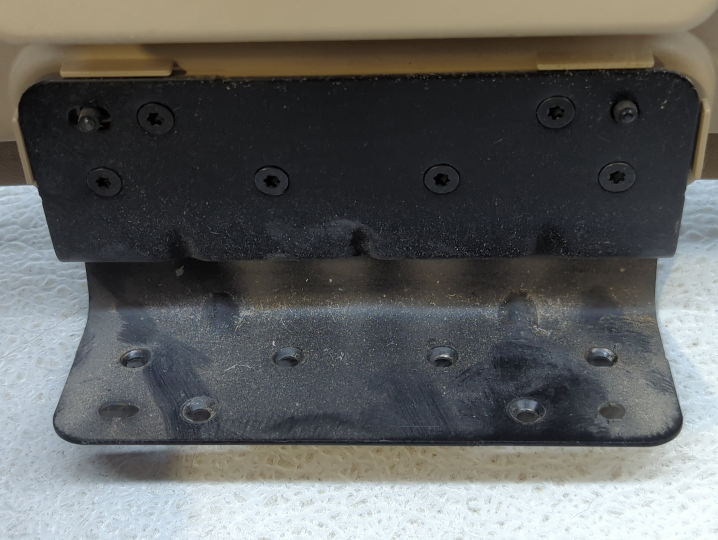 2009 Lincoln Navigator Center Console Armrest Cover Lid - Oemusedautoparts1.com