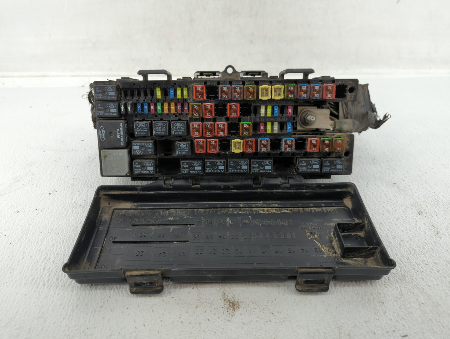 2009 Lincoln Navigator Fusebox Fuse Box Panel Relay Module P/N:9L1T-14A003-BA Fits OEM Used Auto Parts - Oemusedautoparts1.c