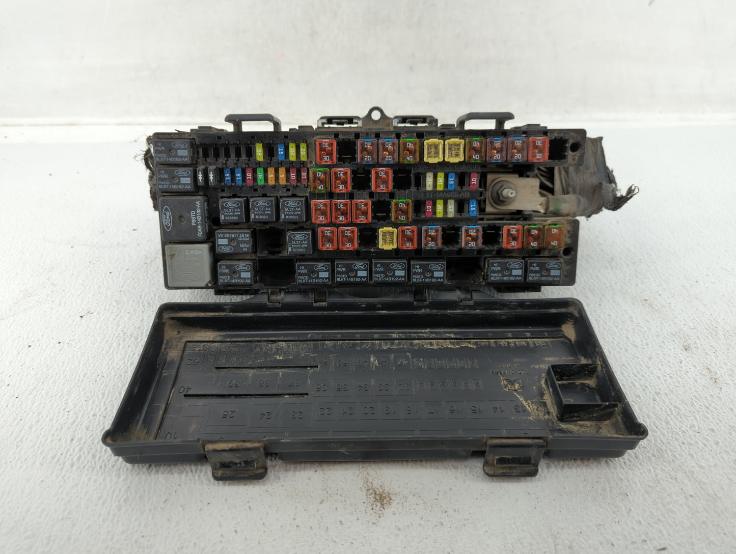 2009 Lincoln Navigator Fusebox Fuse Box Panel Relay Module P/N:9L1T-14A003-BA Fits OEM Used Auto Parts - Oemusedautoparts1.c