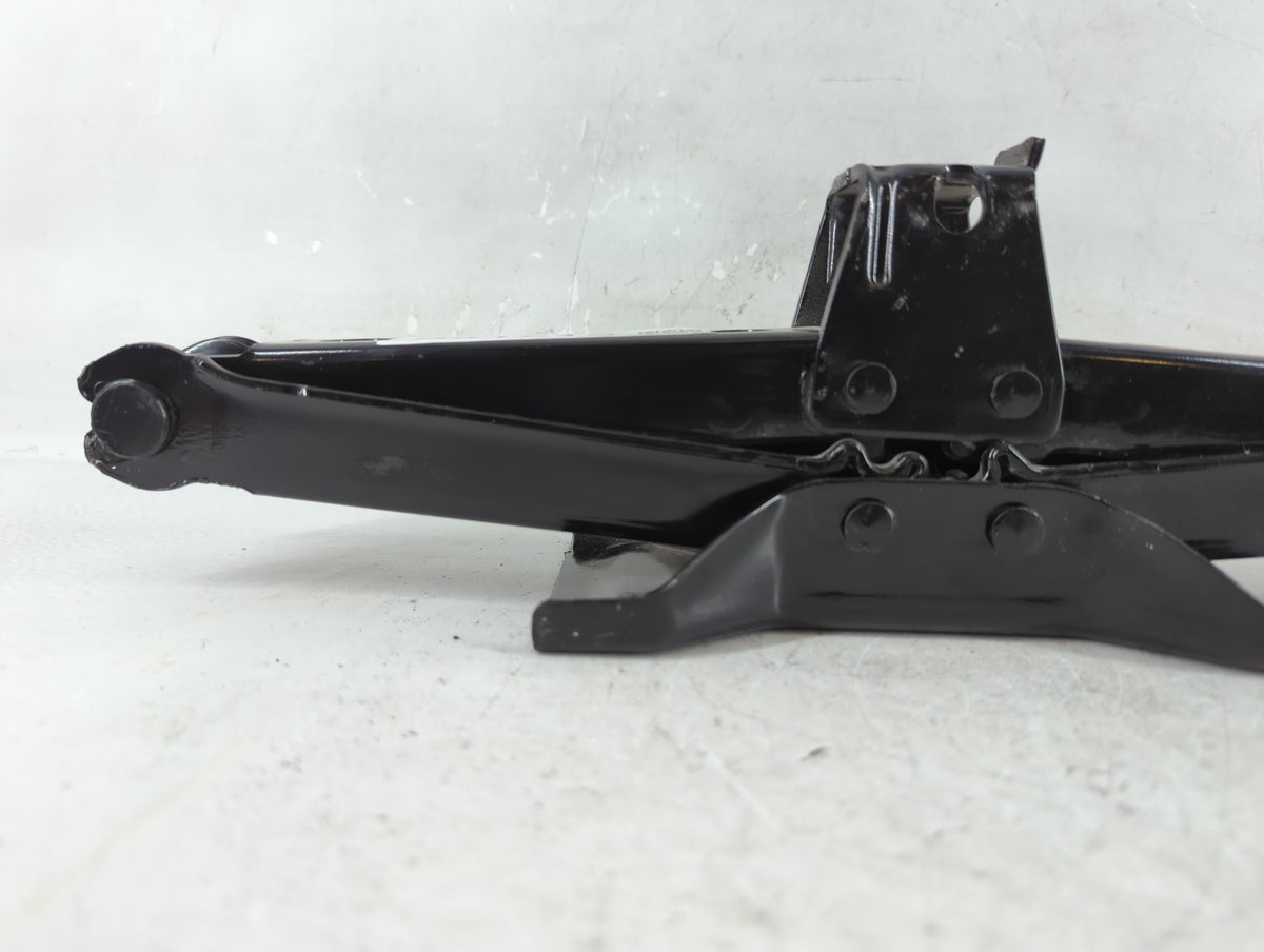 2009 Lincoln Navigator Spare Scissor Car Jack 941513 - Oemusedautoparts1.com