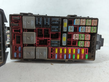 2004-2011 Lincoln Town Car Fusebox Fuse Box Panel Relay Module P/N:2C7T-14N003-AA Fits OEM Used Auto Parts