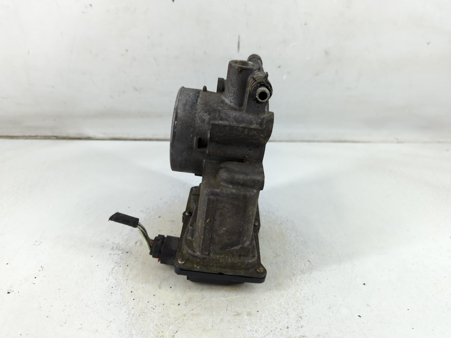 2006-2013 Mazda 3 Throttle Body P/N:6M8G-A Fits Fits 2006 2007 2008 2009 2010 2011 2012 2013 OEM Used Auto Parts - Oemusedau