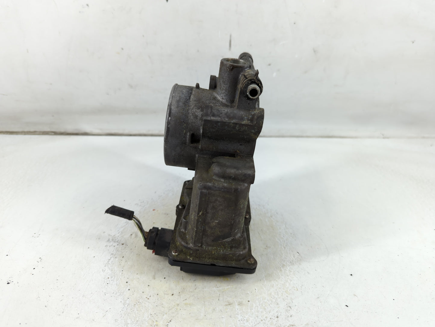 2006-2013 Mazda 3 Throttle Body P/N:6M8G-A Fits Fits 2006 2007 2008 2009 2010 2011 2012 2013 OEM Used Auto Parts - Oemusedau