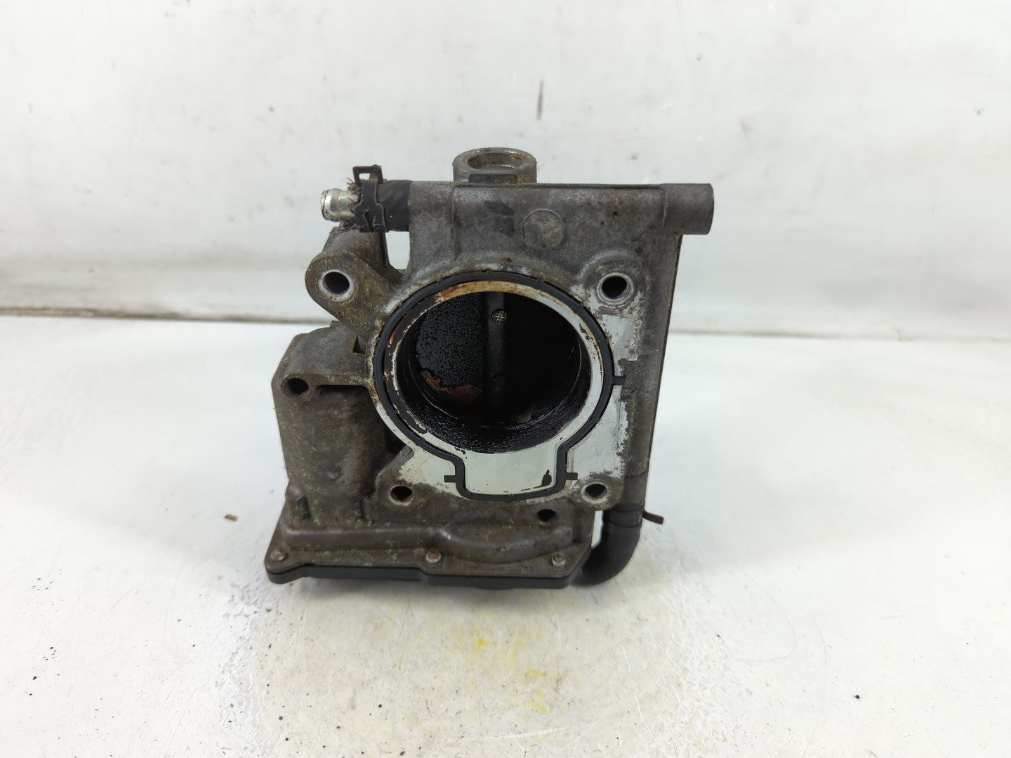 2006-2013 Mazda 3 Throttle Body P/N:6M8G-A Fits Fits 2006 2007 2008 2009 2010 2011 2012 2013 OEM Used Auto Parts - Oemusedau