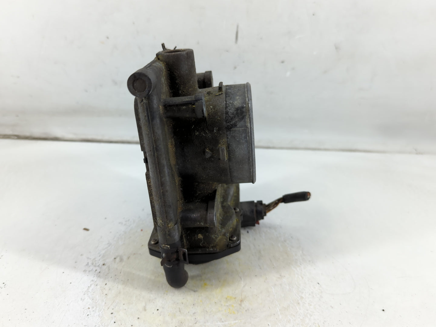 2006-2013 Mazda 3 Throttle Body P/N:6M8G-A Fits Fits 2006 2007 2008 2009 2010 2011 2012 2013 OEM Used Auto Parts - Oemusedau