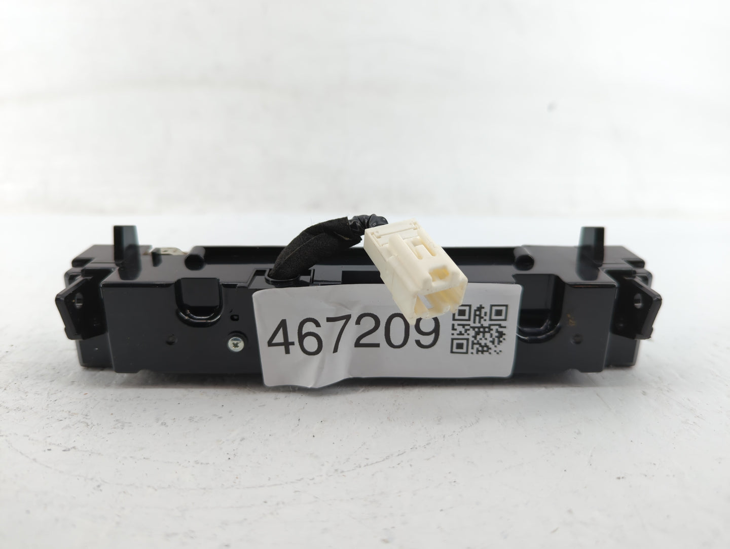 2008-2009 Mazda 3 Radio AM FM Cd Player Receiver Replacement Fits Fits 2008 2009 OEM Used Auto Parts - Oemusedautoparts1.com