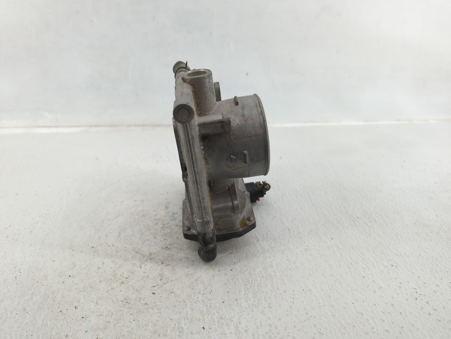 2006-2013 Mazda 3 Throttle Body P/N:L3R4 13 640 Fits Fits 2006 2007 2008 2009 2010 2011 2012 2013 OEM Used Auto Parts - Oemu