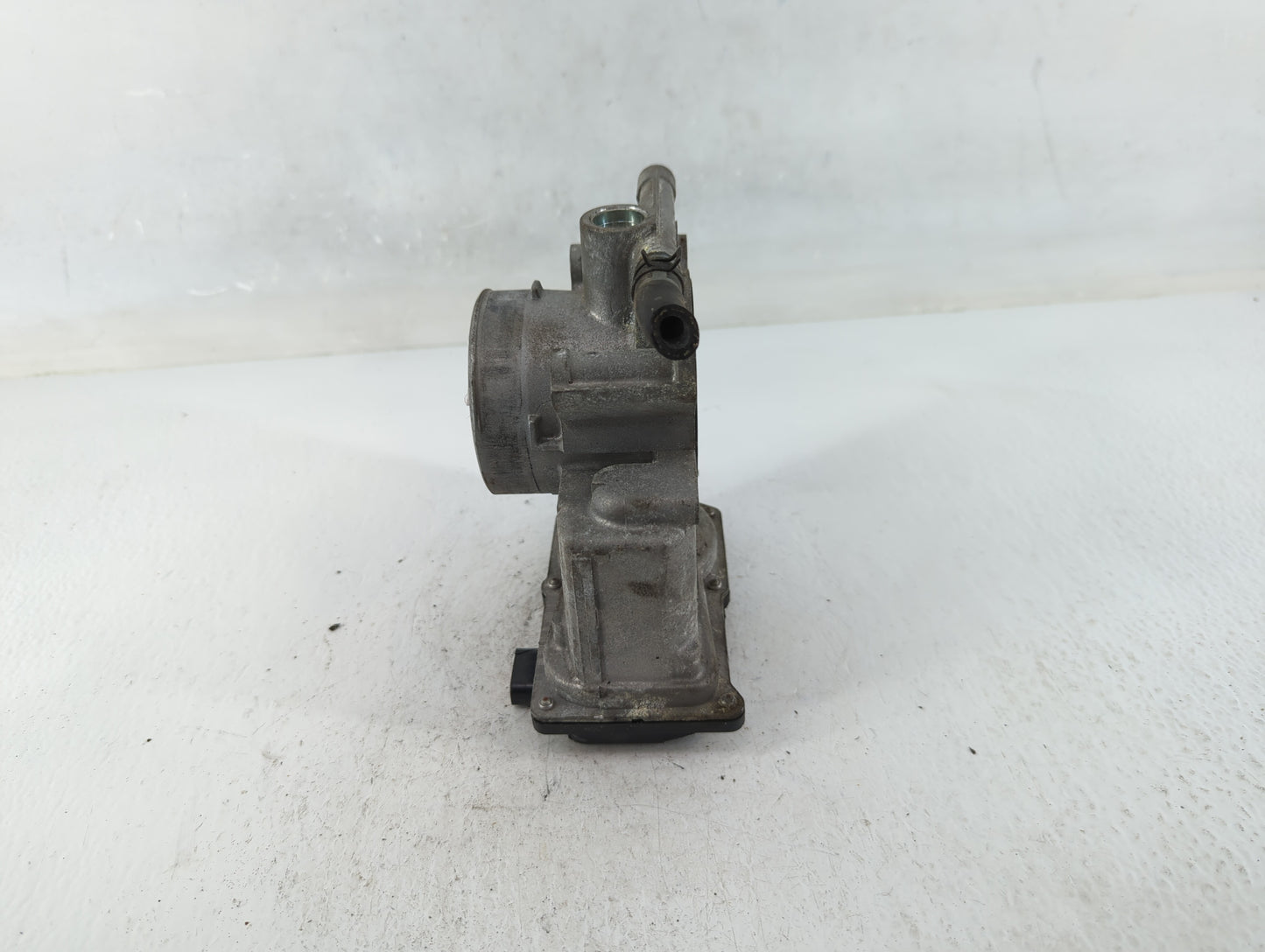 2006-2013 Mazda 3 Throttle Body P/N:L3R4 13 640 Fits Fits 2006 2007 2008 2009 2010 2011 2012 2013 OEM Used Auto Parts - Oemu