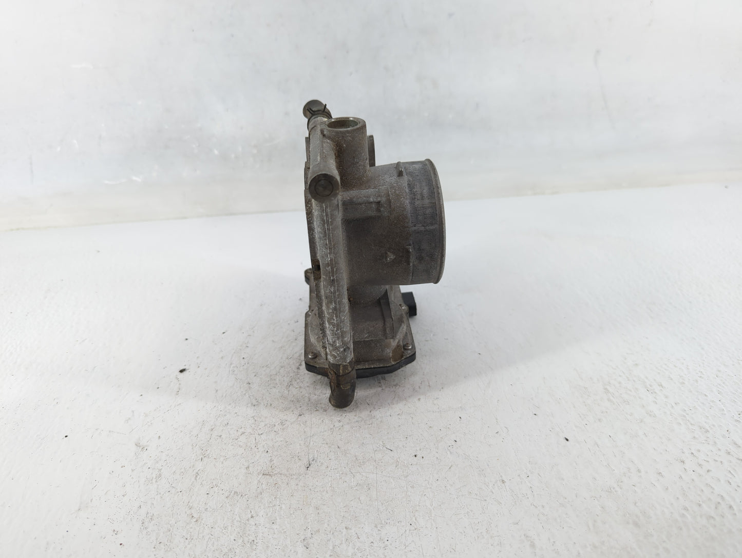 2006-2013 Mazda 3 Throttle Body P/N:L3R4 13 640 Fits Fits 2006 2007 2008 2009 2010 2011 2012 2013 OEM Used Auto Parts - Oemu