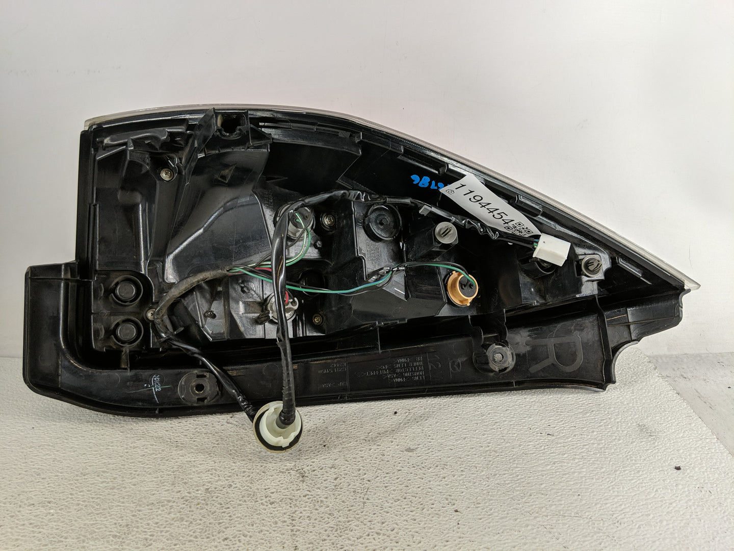 2008-2010 Mazda 5 Tail Light Assembly Passenger Right OEM P/N:C291 51160 Fits Fits 2008 2009 2010 OEM Used Auto Parts - Oemu
