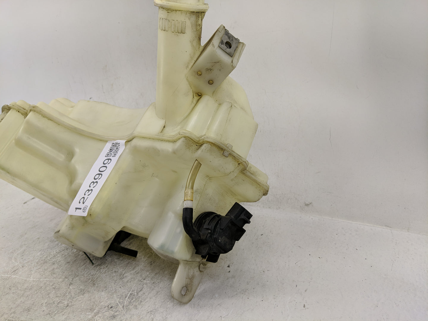 2006-2010 Mazda 5 Windshield Washer Fluid Reservoir Bottle Oem - Oemusedautoparts1.com