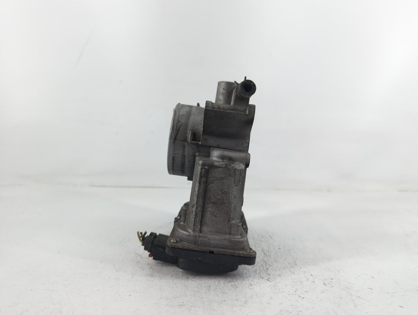 2008-2010 Mazda 5 Throttle Body P/N:L3R4 13 640 Fits Fits 2006 2007 2008 2009 2010 2011 2012 2013 OEM Used Auto Parts - Oemu