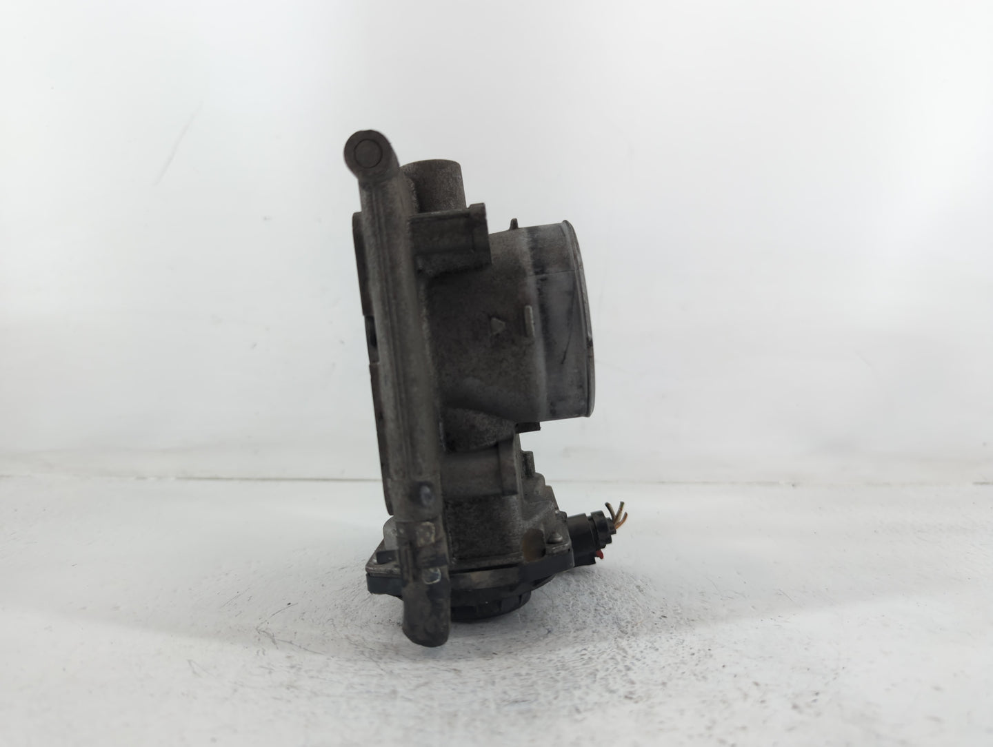 2008-2010 Mazda 5 Throttle Body P/N:L3R4 13 640 Fits Fits 2006 2007 2008 2009 2010 2011 2012 2013 OEM Used Auto Parts - Oemu