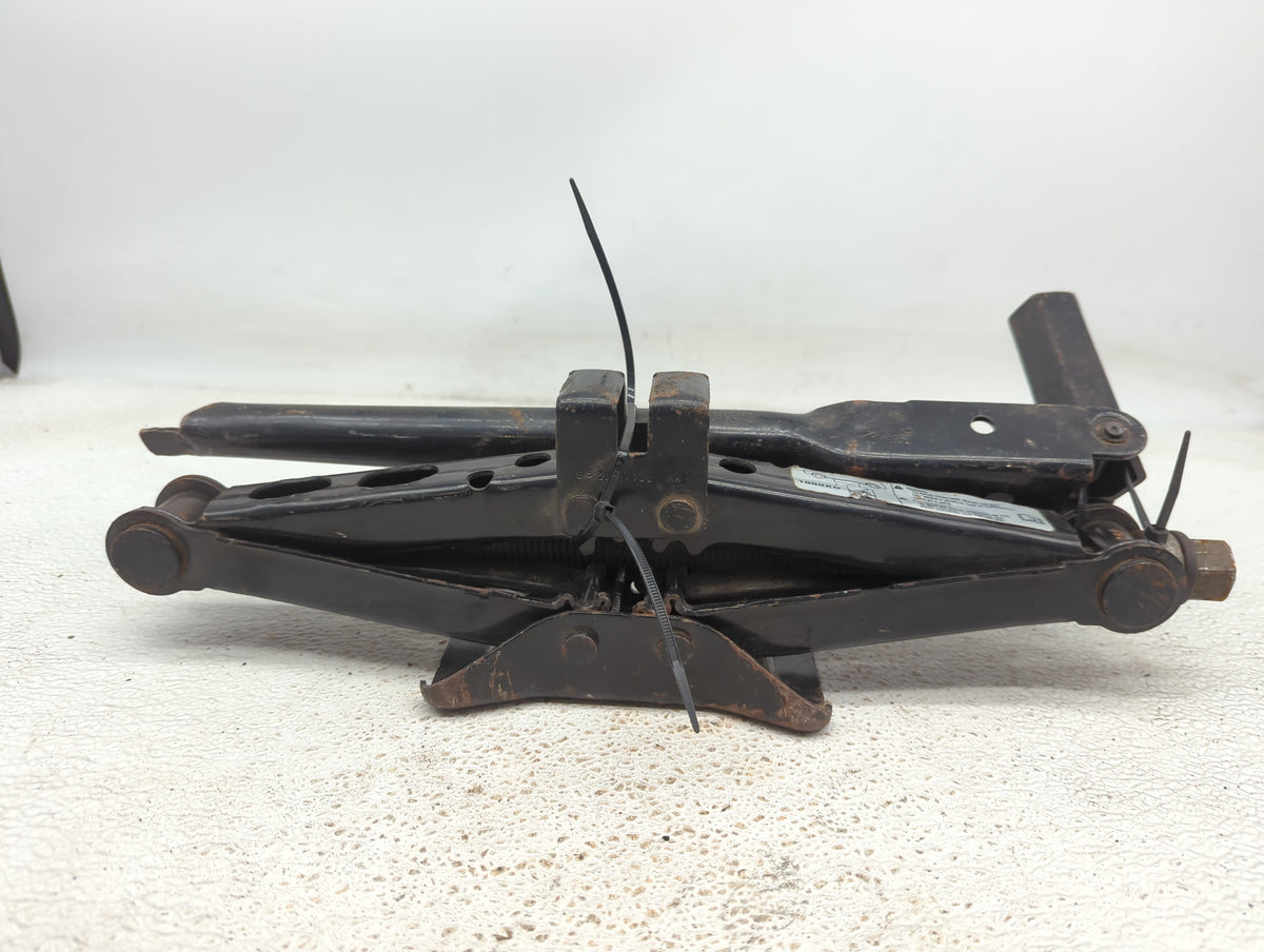 Mazda 6 Spare Scissor Car Jack 916825 - Oemusedautoparts1.com