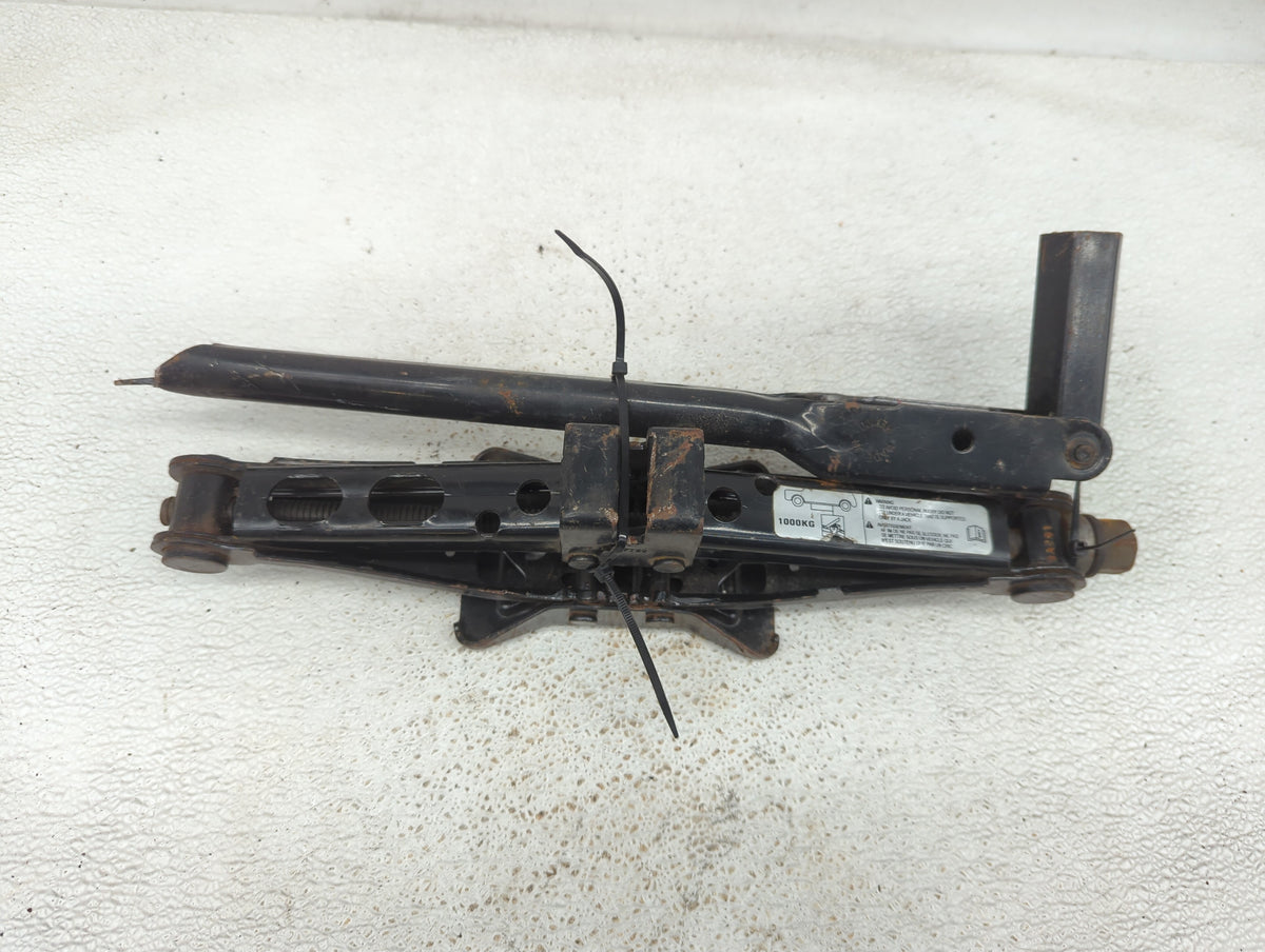 Mazda 6 Spare Scissor Car Jack 916825 - Oemusedautoparts1.com