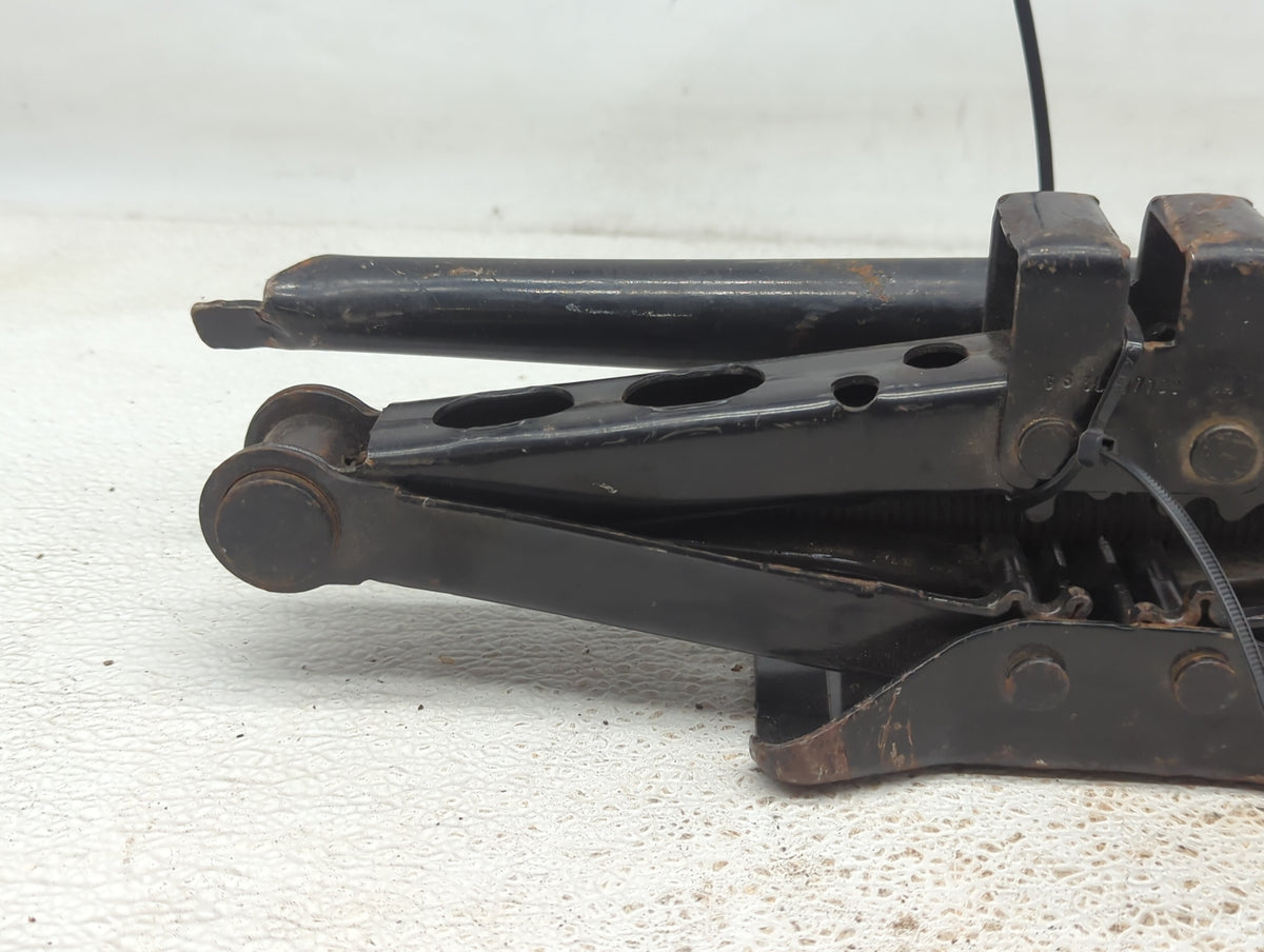 Mazda 6 Spare Scissor Car Jack 916825 - Oemusedautoparts1.com