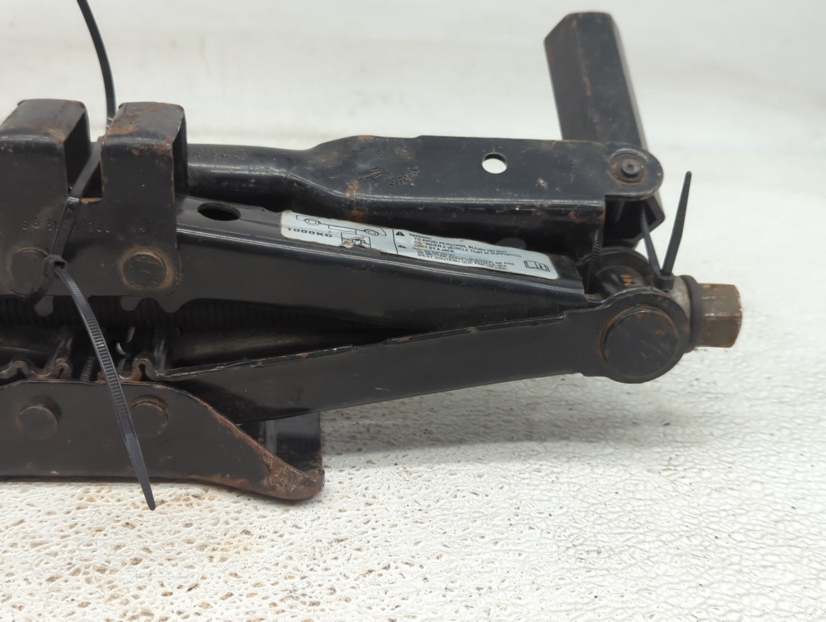 Mazda 6 Spare Scissor Car Jack 916825 - Oemusedautoparts1.com
