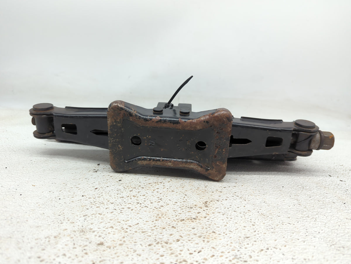 Mazda 6 Spare Scissor Car Jack 916825 - Oemusedautoparts1.com