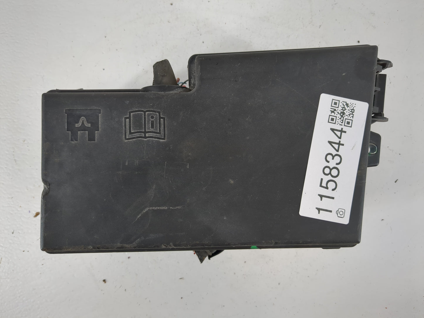 2007-2009 Mazda Cx-7 Fusebox Fuse Box Panel Relay Module P/N:518818109 Fits Fits 2007 2008 2009 OEM Used Auto Parts - Oemuse