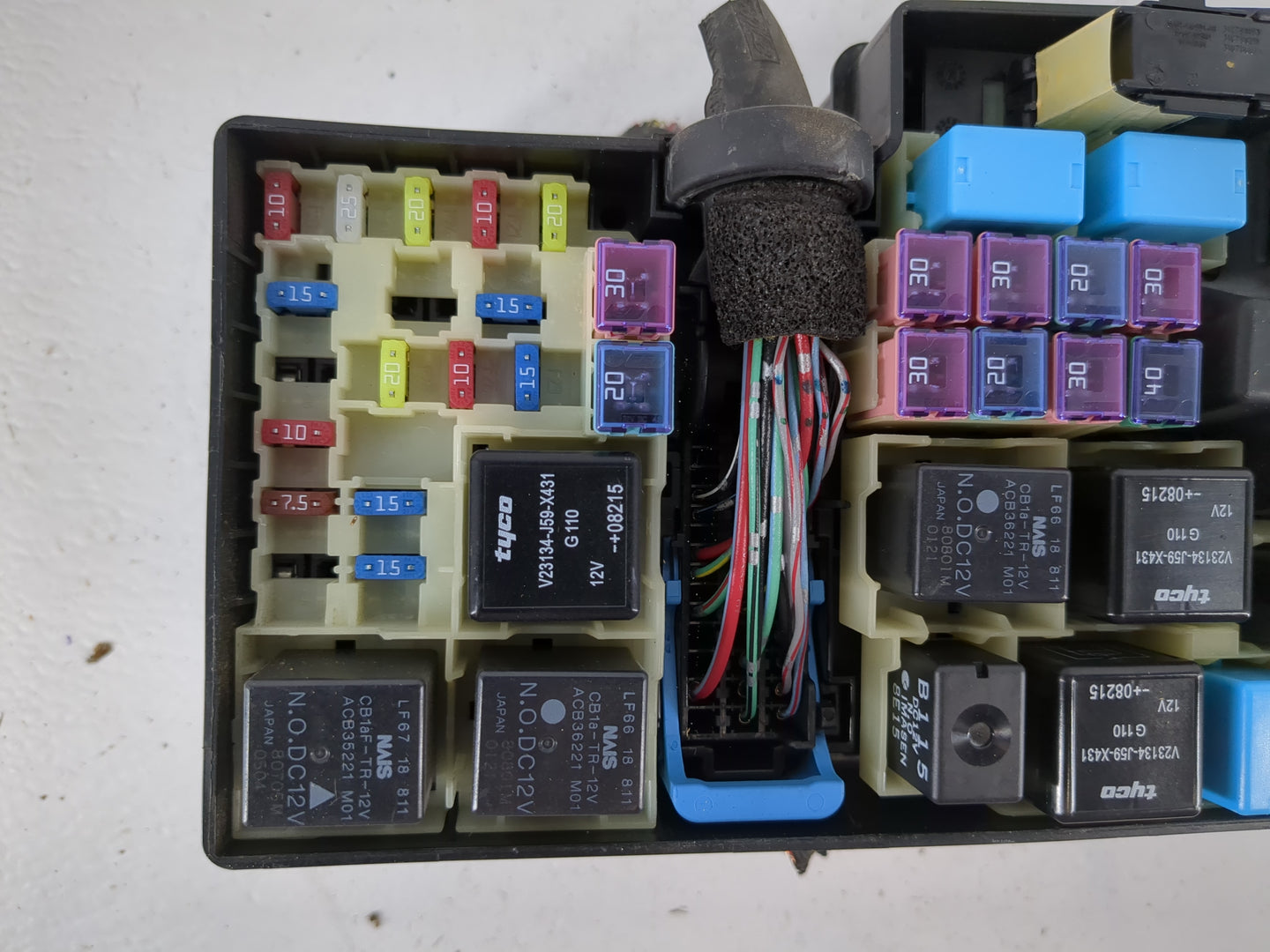 2007-2009 Mazda Cx-7 Fusebox Fuse Box Panel Relay Module P/N:518818109 Fits Fits 2007 2008 2009 OEM Used Auto Parts - Oemuse