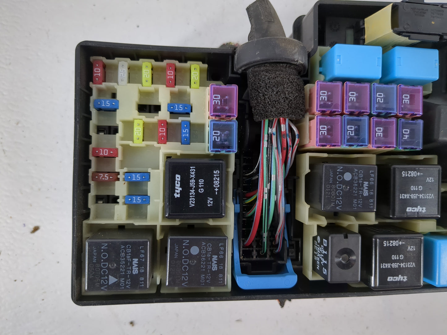 2007-2009 Mazda Cx-7 Fusebox Fuse Box Panel Relay Module P/N:518818109 Fits Fits 2007 2008 2009 OEM Used Auto Parts - Oemuse